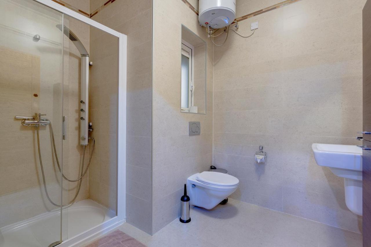 Luxury Apt W/ Side Seaviews And Pool, Top Location Слима Экстерьер фото