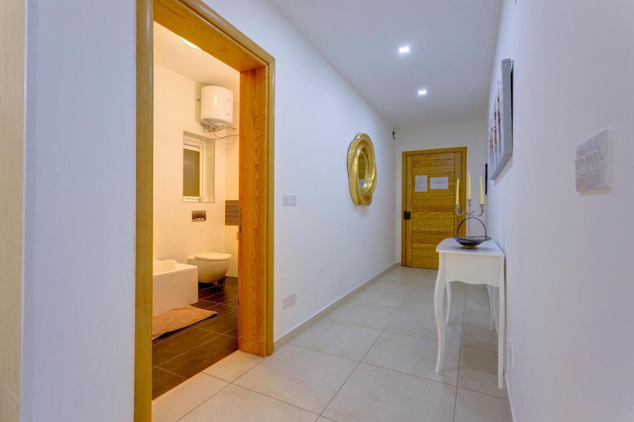 Luxury Apt W/ Side Seaviews And Pool, Top Location Слима Экстерьер фото