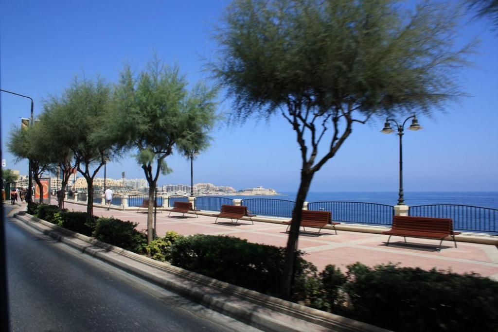 Luxury Apt W/ Side Seaviews And Pool, Top Location Слима Экстерьер фото
