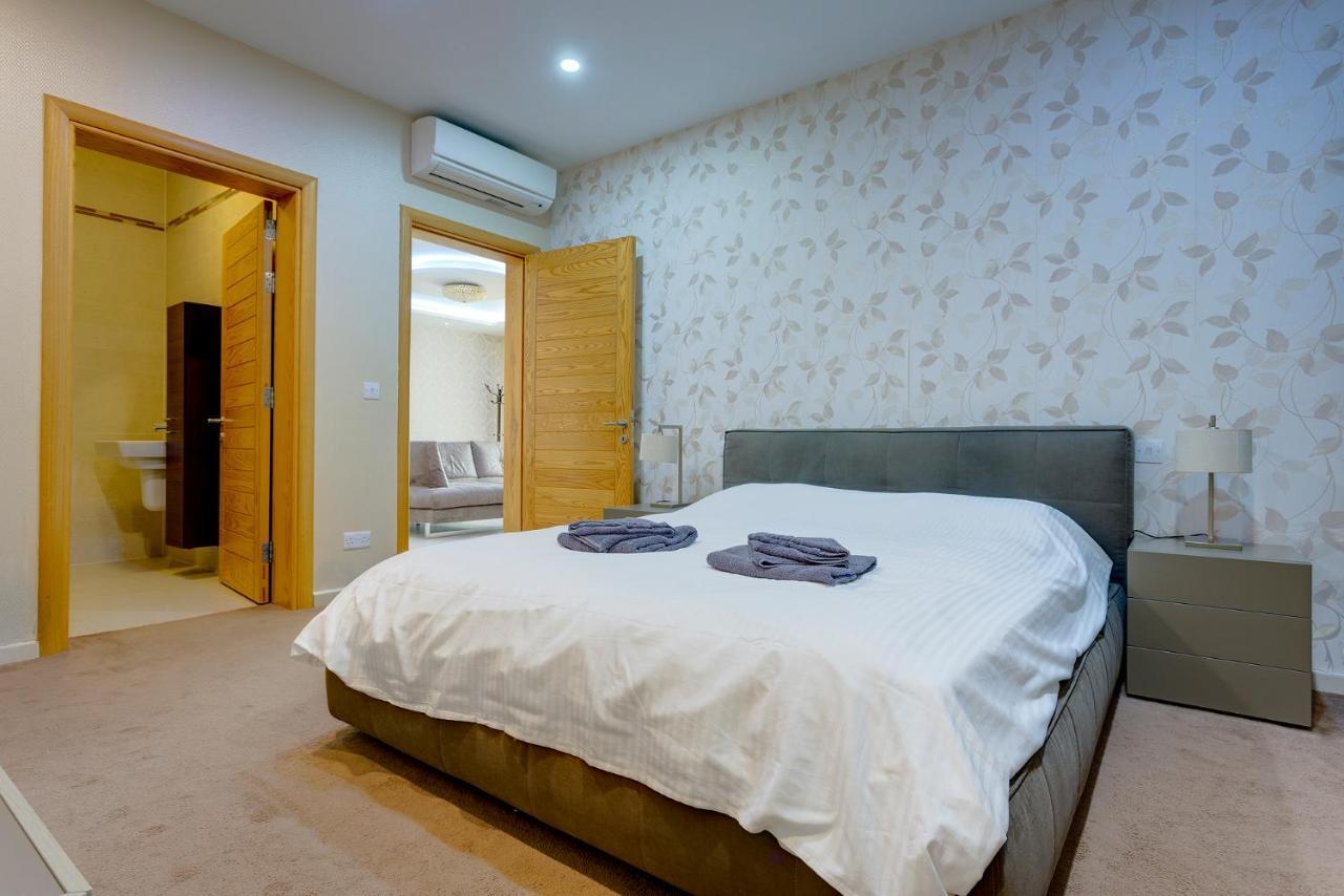 Luxury Apt W/ Side Seaviews And Pool, Top Location Слима Экстерьер фото
