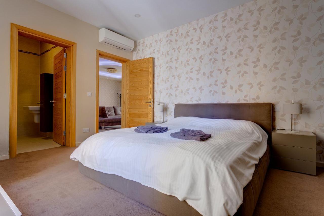 Luxury Apt W/ Side Seaviews And Pool, Top Location Слима Экстерьер фото