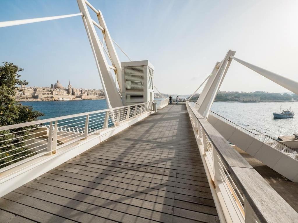Luxury Apt W/ Side Seaviews And Pool, Top Location Слима Экстерьер фото